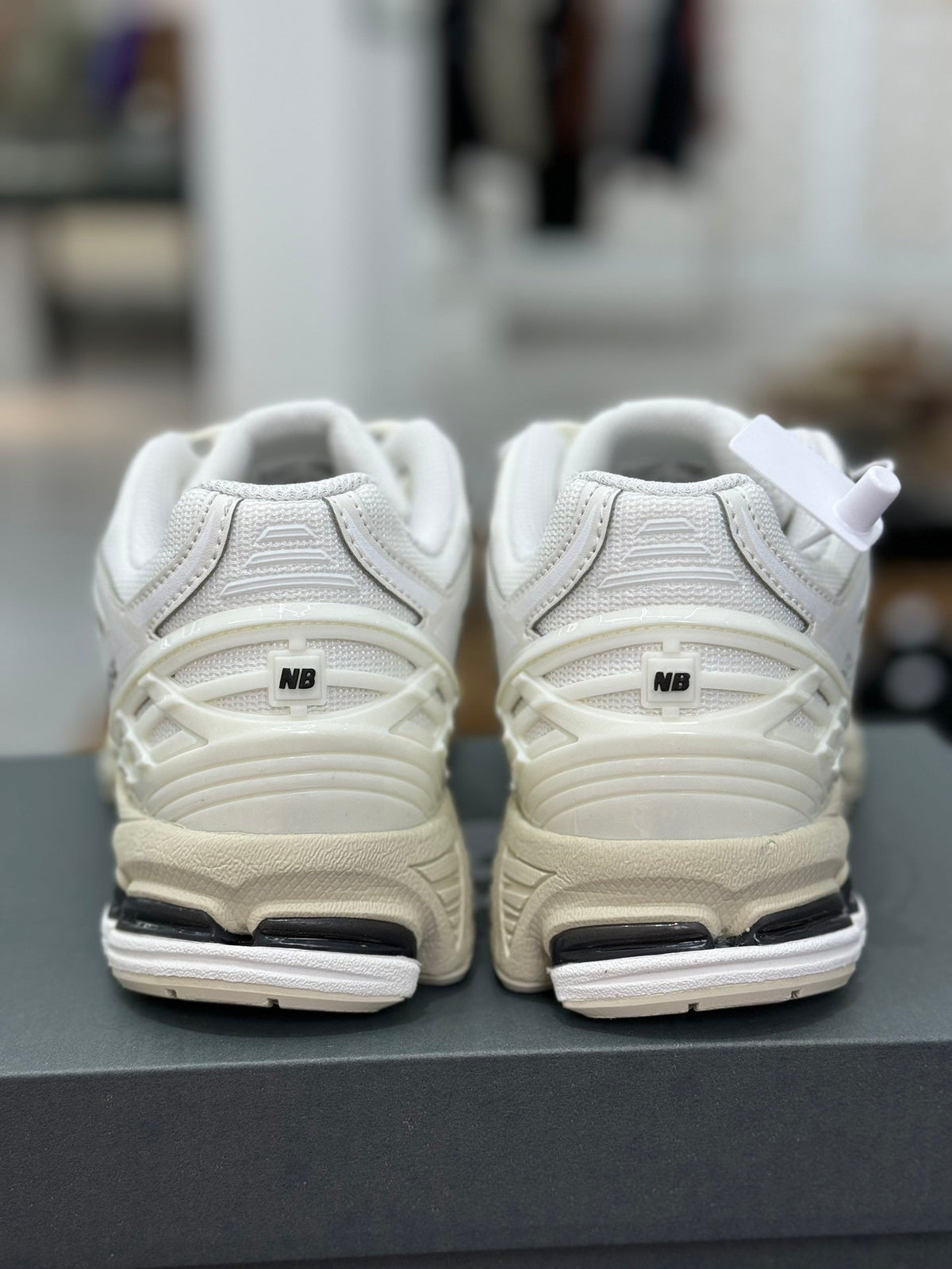 New Balance 1906R Trainers – White & Cream