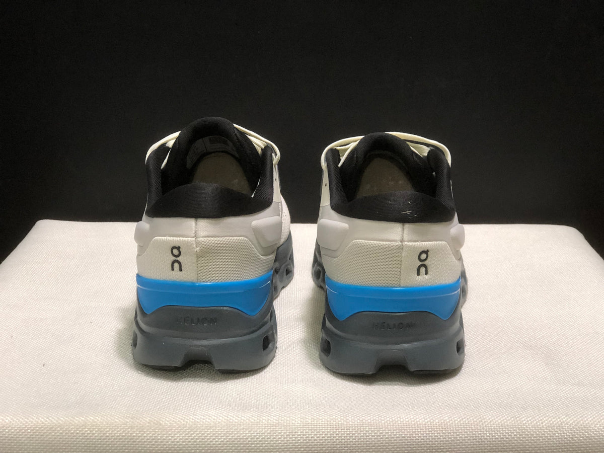 On Cloudstratus 3 Running Shoes