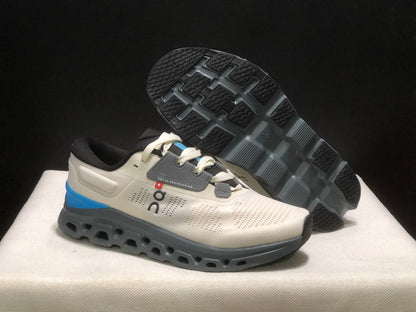 On Cloudstratus 3 Running Shoes