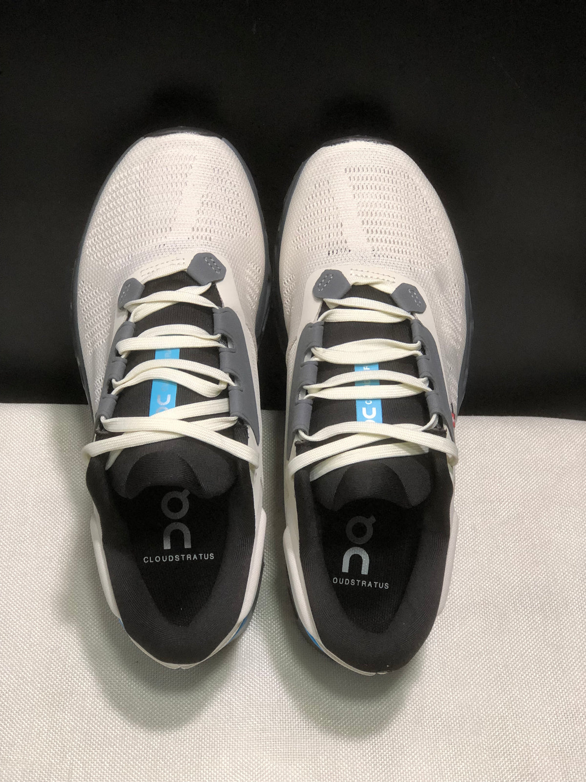 On Cloudstratus 3 Running Shoes