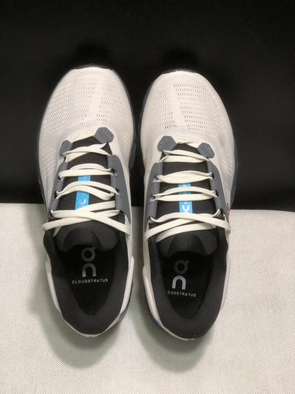 On Cloudstratus 3 Running Shoes