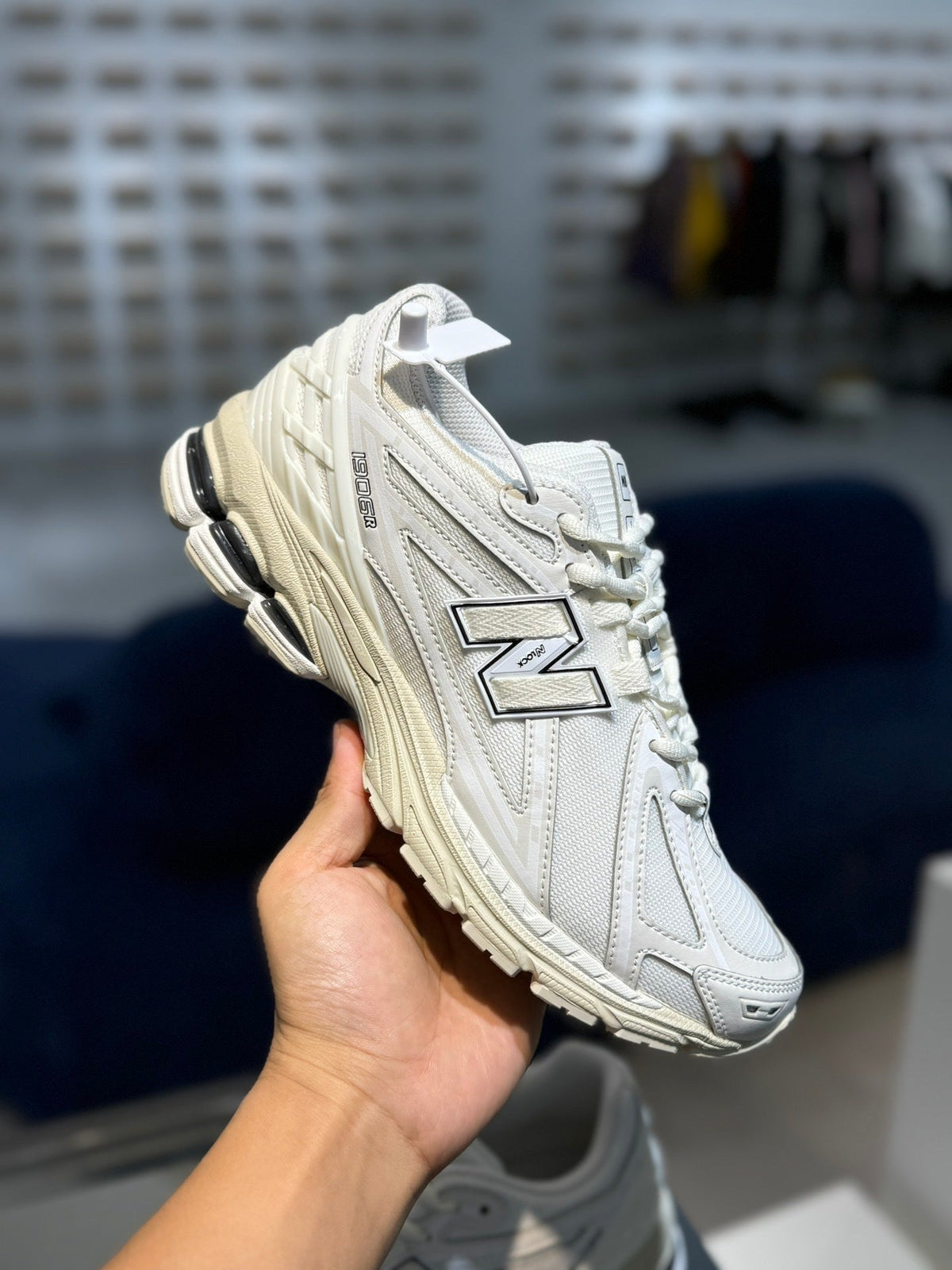 New Balance 1906R Trainers – White & Cream