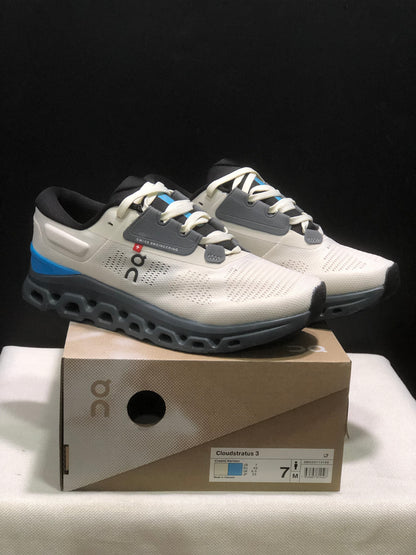 On Cloudstratus 3 Running Shoes
